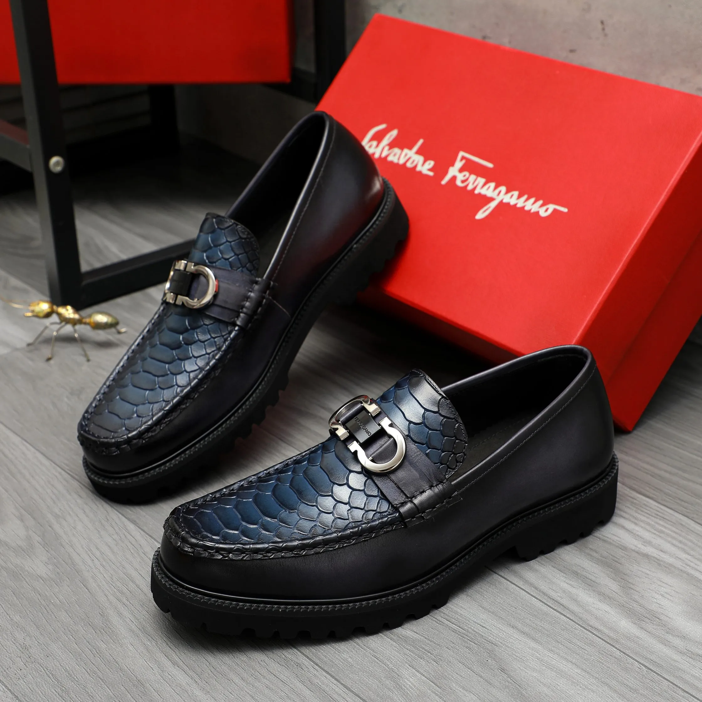 Men's shoes 💰540 Product trademark: Ferragamo "Ferragamo" business slip-on leather shoes Regular size: 38-44 (45.46 custom-made, non-returnable) Product materials: Selected high-quality color-brushed snake-print cowhide upper, cowhide lining, original outsole